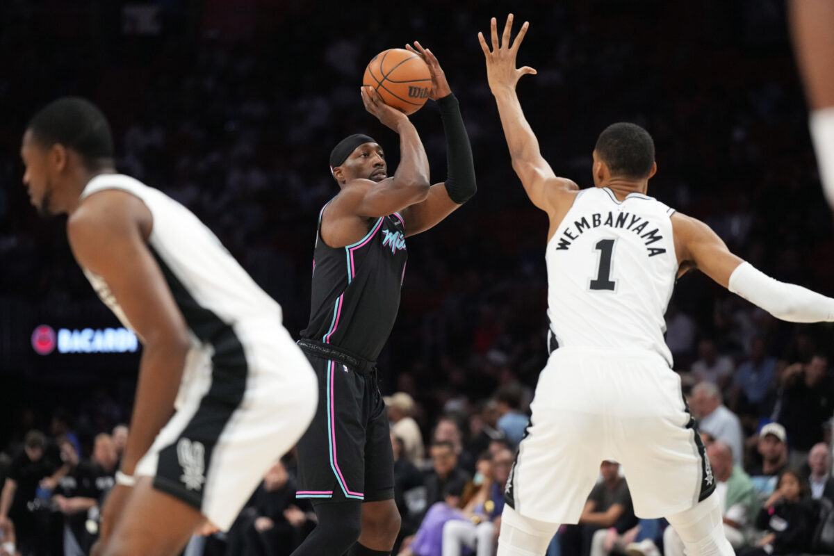 Bam Adebayo al tiro contro Victor Wembanyama