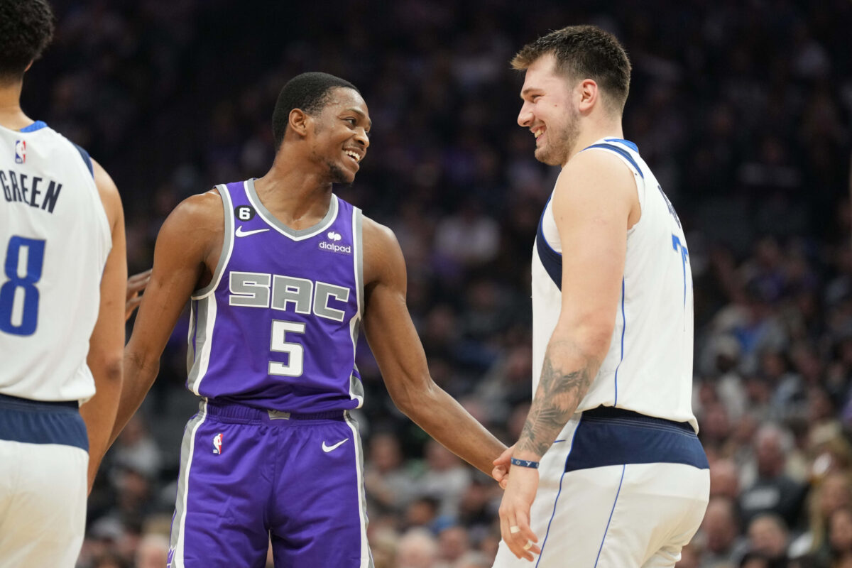 De'Aaron Fox e Luka Doncic con le maglie di Kings e Mavs