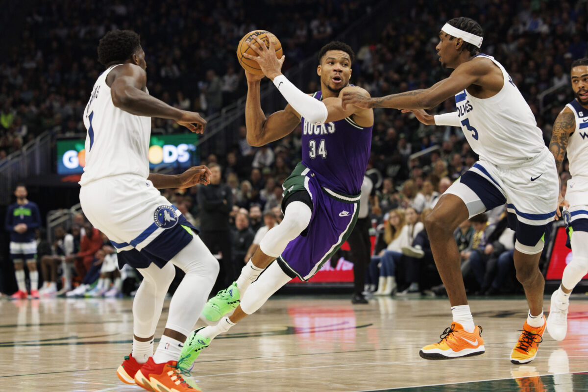 Giannis Antetokounmpo attacca la difesa dei Timberwolves