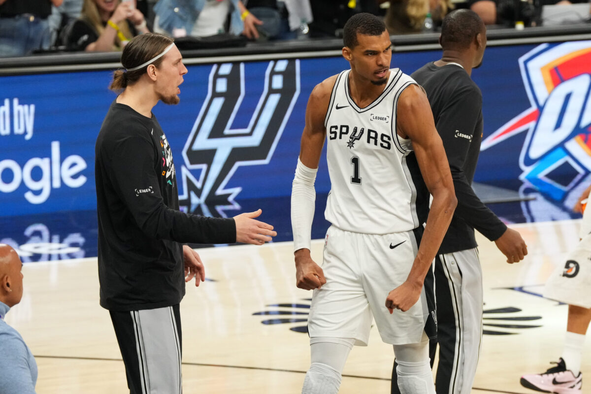Victor Wembanyama esulta nella vittoria di Gara 4 contro i Thunder