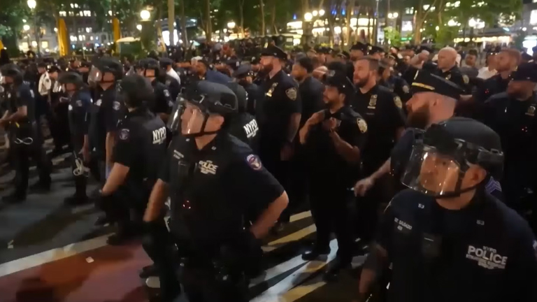 Chaotic scenes as Knicks fans clash with NYPD