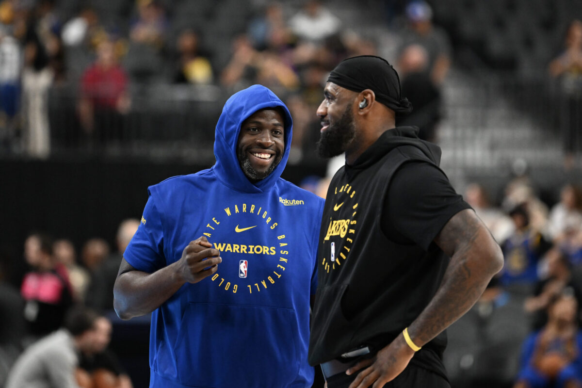 Draymond Green scherza con LeBron James