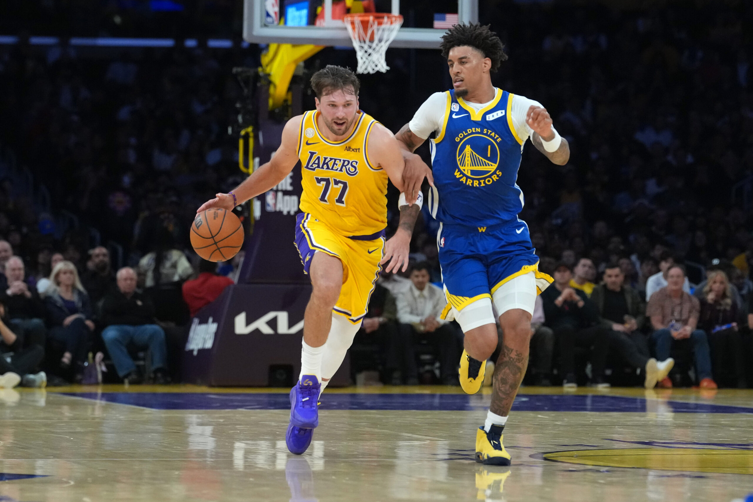 Yaxel Lendeborg e Luka Doncic Golden State Warriors contro Los Angeles Lakers